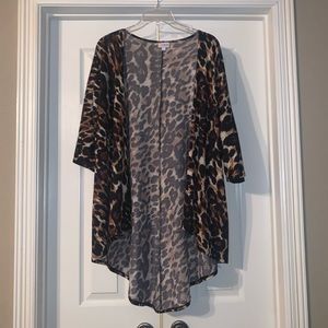 EUC LuLaRoe Lindsey size Small